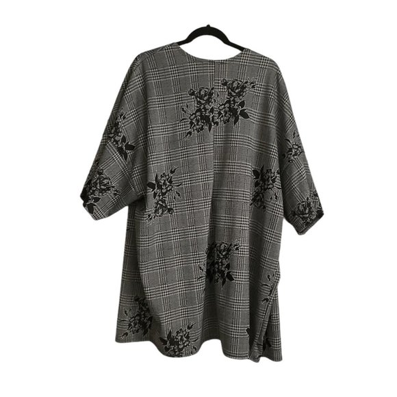 Avenue Woman's OpenJacket Black/ White zFloral Print Size 18/20 Elbow Sleeves - Picture 2 of 8